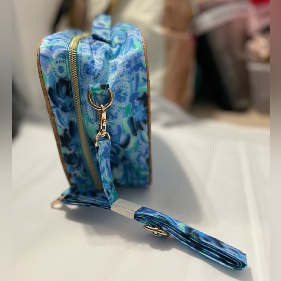 Lilly Pulitzer Crossbody Insulated Lunch Box  High Maintenance Iris Blue NWOT - Picture 13 of 13